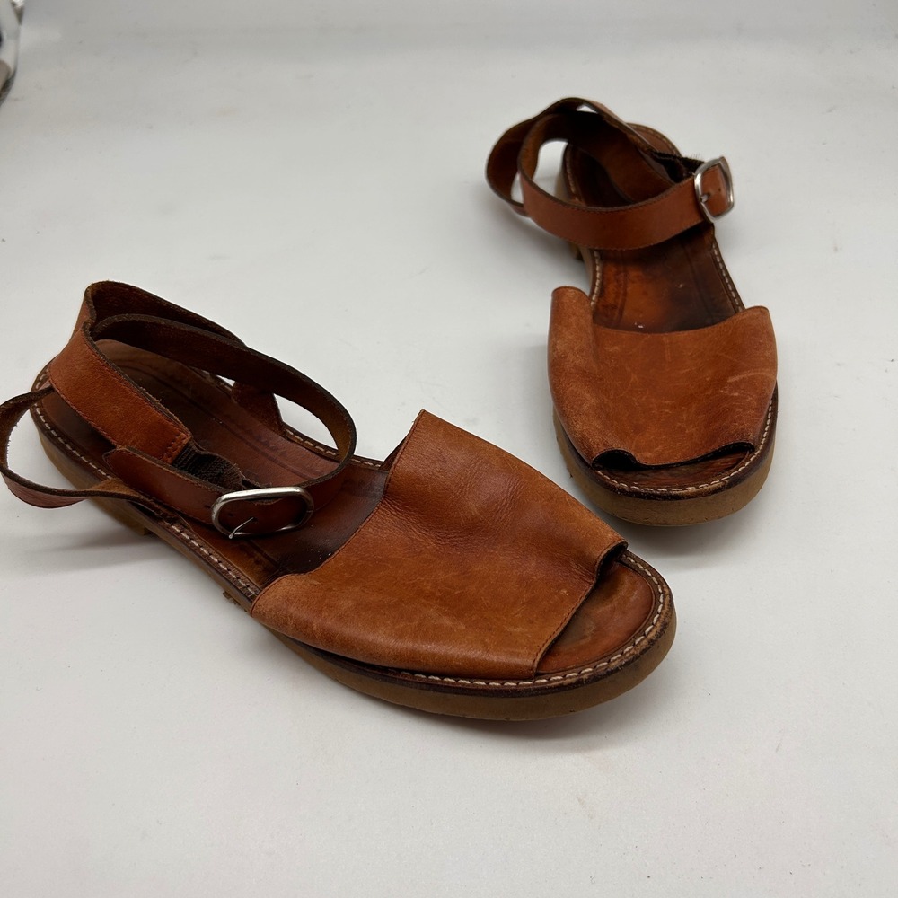 Unisa Womens Cognac Brown Leather Flat Buckle Strap Sandals Size 8.5 Brazil